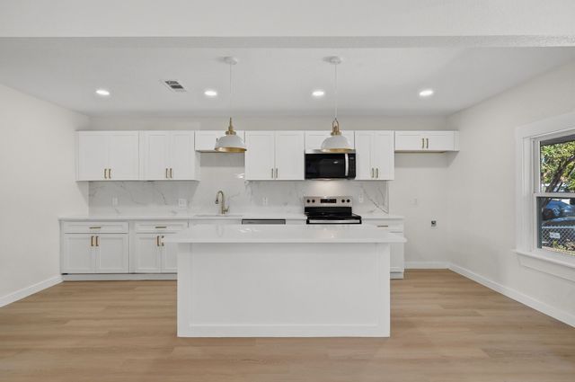 1513 Ash Street, Grand Prairie, TX 75050