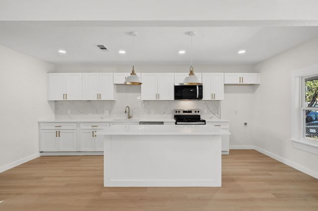 1513 Ash Street, Grand Prairie, TX 75050