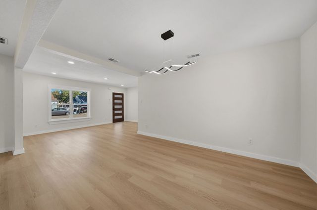 1513 Ash Street, Grand Prairie, TX 75050