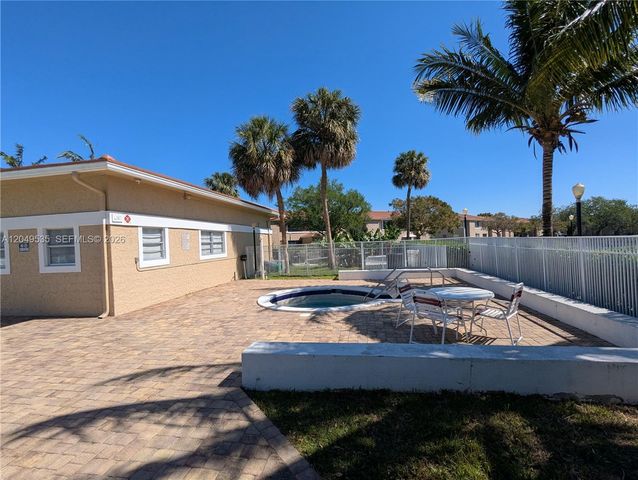 807 Twin Lakes Dr 32-G, Coral Springs, FL 33071