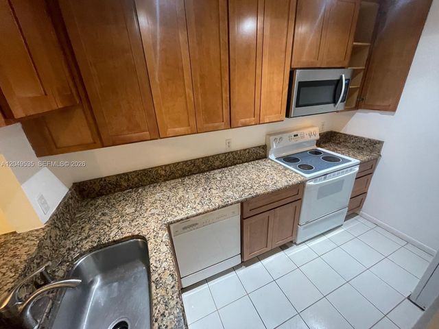 807 Twin Lakes Dr 32-G, Coral Springs, FL 33071
