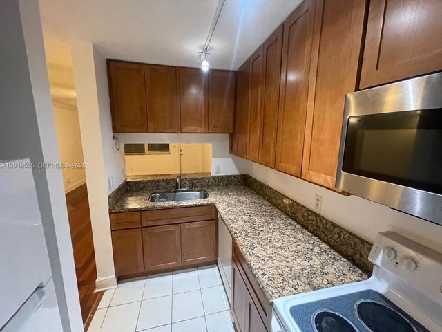 807 Twin Lakes Dr 32-G, Coral Springs, FL 33071