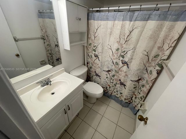 807 Twin Lakes Dr 32-G, Coral Springs, FL 33071