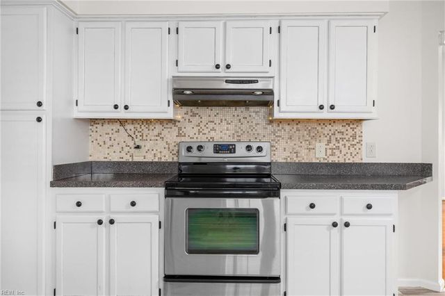 2048 Falling Sun LN, Virginia Beach, VA 23454