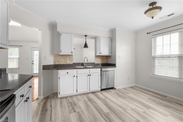 2048 Falling Sun LN, Virginia Beach, VA 23454