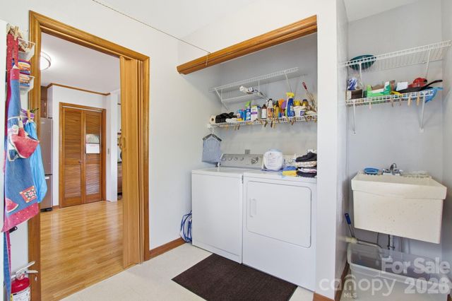 11 Summer Lane, Spruce Pine, NC 28777