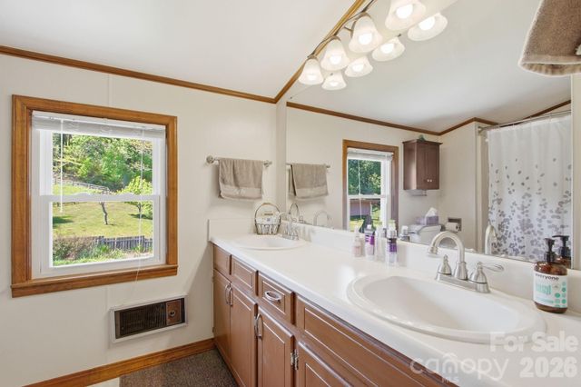 11 Summer Lane, Spruce Pine, NC 28777