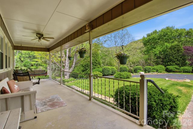 11 Summer Lane, Spruce Pine, NC 28777