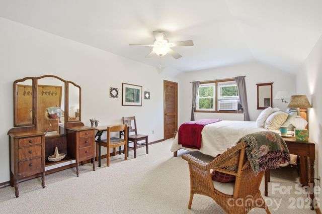11 Summer Lane, Spruce Pine, NC 28777