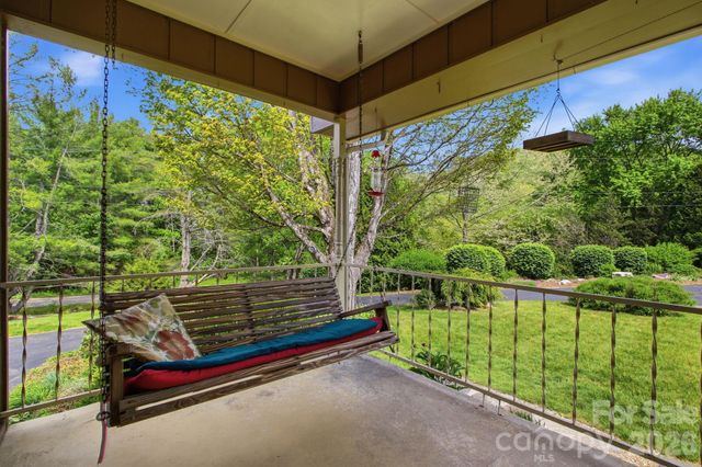 11 Summer Lane, Spruce Pine, NC 28777