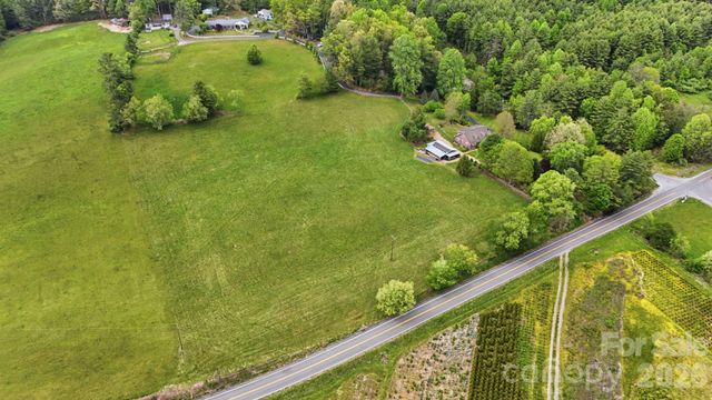 11 Summer Lane, Spruce Pine, NC 28777