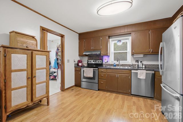11 Summer Lane, Spruce Pine, NC 28777
