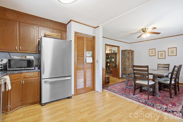11 Summer Lane, Spruce Pine, NC 28777