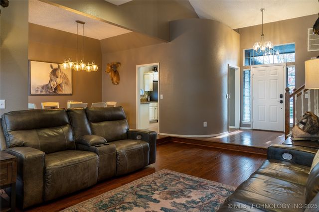 8803 E 75th Street, Tulsa, OK 74133