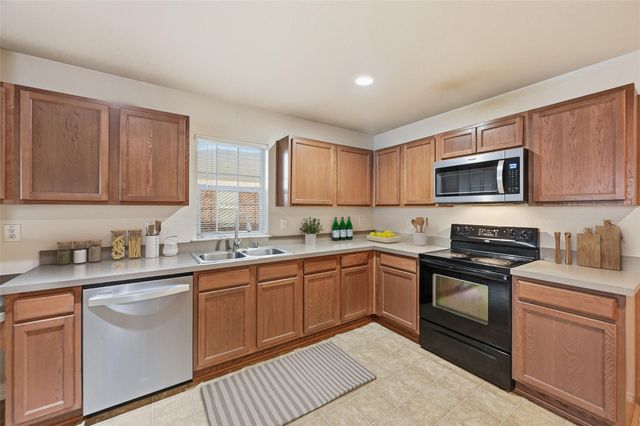 8118 York Beach Place, Arlington, TX 76002