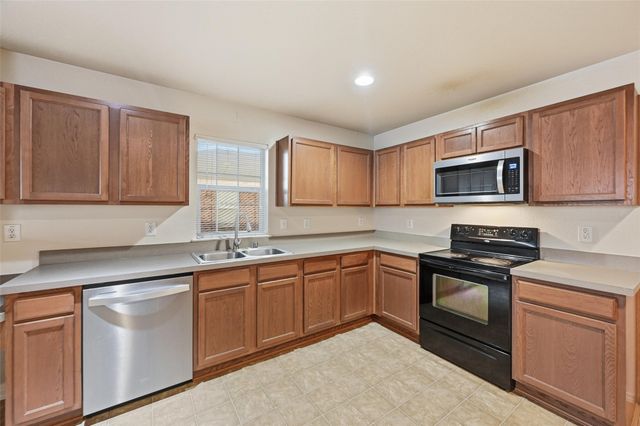 8118 York Beach Place, Arlington, TX 76002