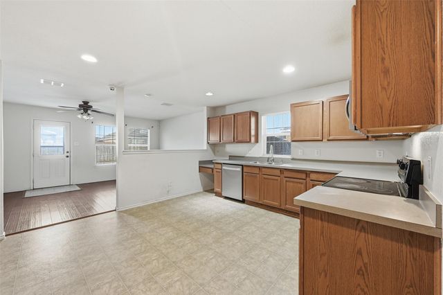 8118 York Beach Place, Arlington, TX 76002