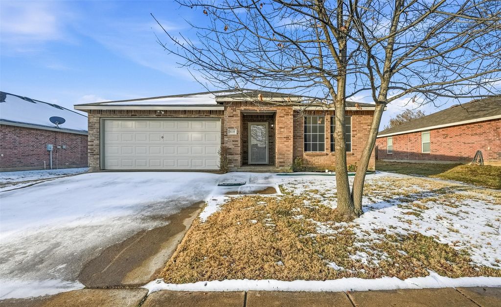 8118 York Beach Place, Arlington, TX 76002