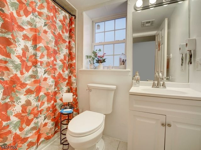 415 Loomis St, Elizabeth City, NJ 07206