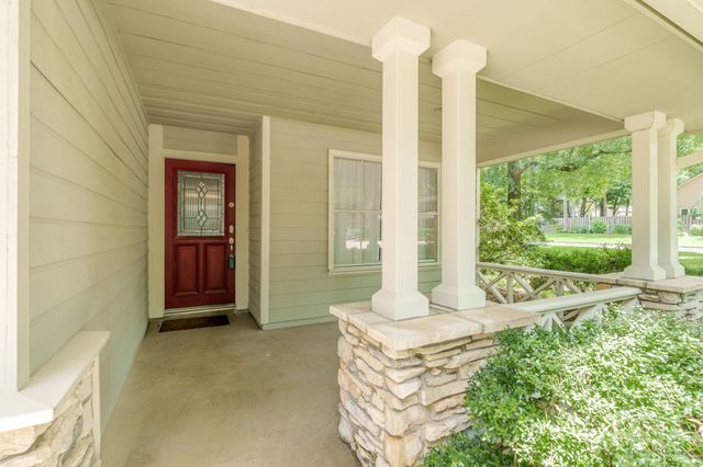 123 Sheerborne Court, The Woodlands, TX 77382