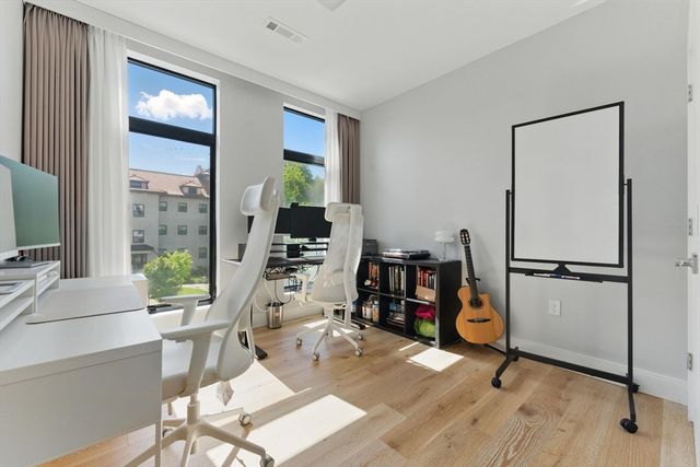 191 Washington St 524, Boston, MA 02135