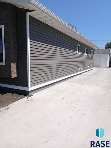100 S Elmwood Ave Avenue, Sioux Falls, SD 57104