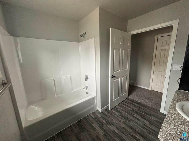 100 S Elmwood Ave Avenue, Sioux Falls, SD 57104