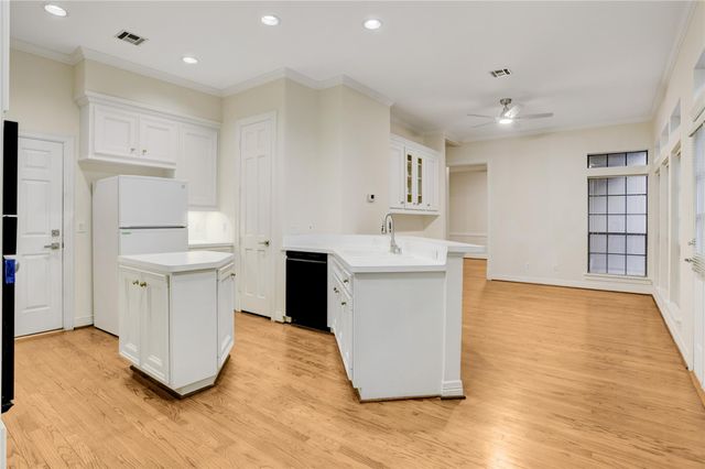 2004 Nantucket Drive C, Houston, TX 77057