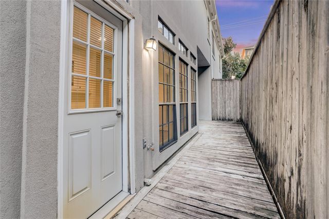 2004 Nantucket Drive C, Houston, TX 77057