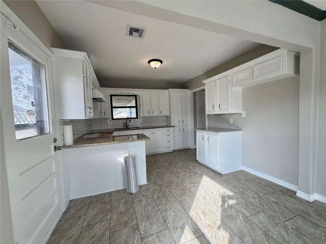 1214 W 5th Street, Freeport, TX 77541