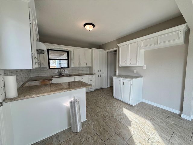 1214 W 5th Street, Freeport, TX 77541