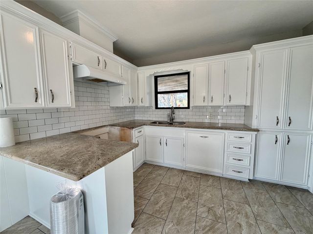 1214 W 5th Street, Freeport, TX 77541