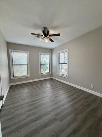 1214 W 5th Street, Freeport, TX 77541