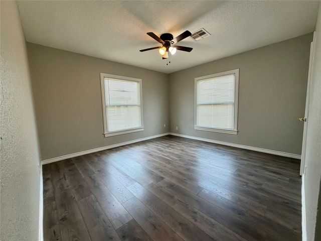 1214 W 5th Street, Freeport, TX 77541