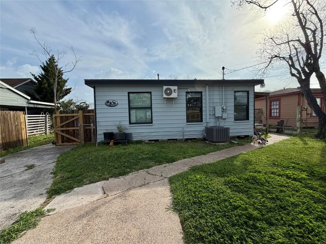 1214 W 5th Street, Freeport, TX 77541