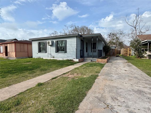 1214 W 5th Street, Freeport, TX 77541