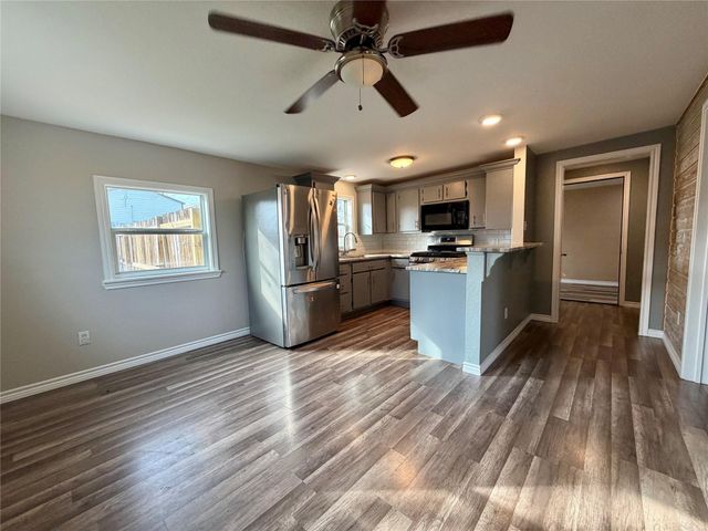 1214 W 5th Street, Freeport, TX 77541