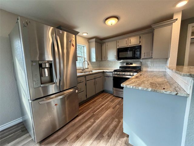 1214 W 5th Street, Freeport, TX 77541