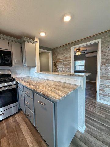 1214 W 5th Street, Freeport, TX 77541