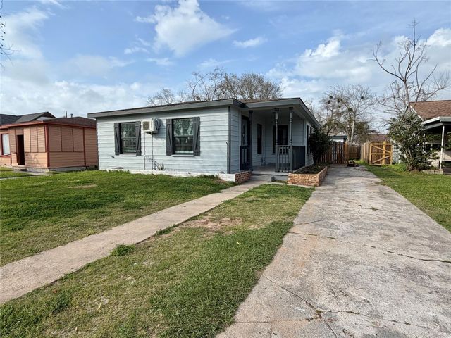 1214 W 5th Street, Freeport, TX 77541