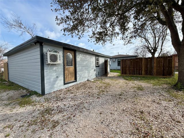 1214 W 5th Street, Freeport, TX 77541