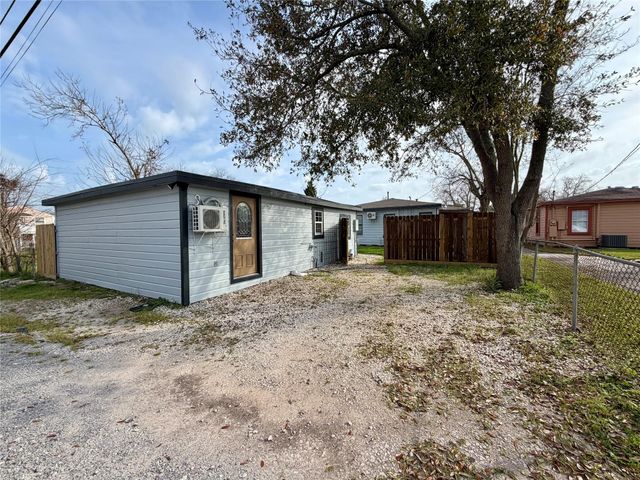 1214 W 5th Street, Freeport, TX 77541
