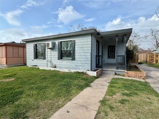 1214 W 5th Street, Freeport, TX 77541