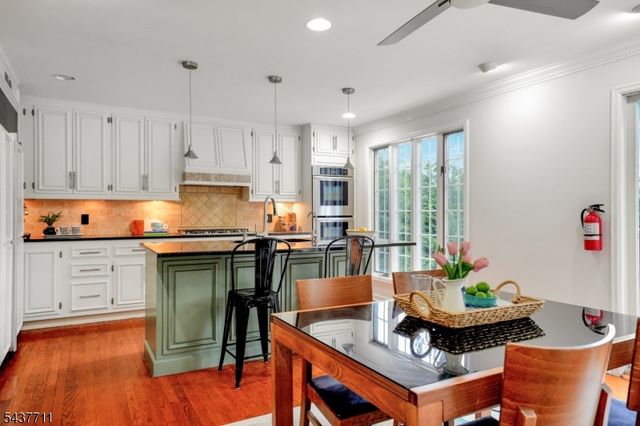 18 Kings Hill Ct, Summit City, NJ 07901