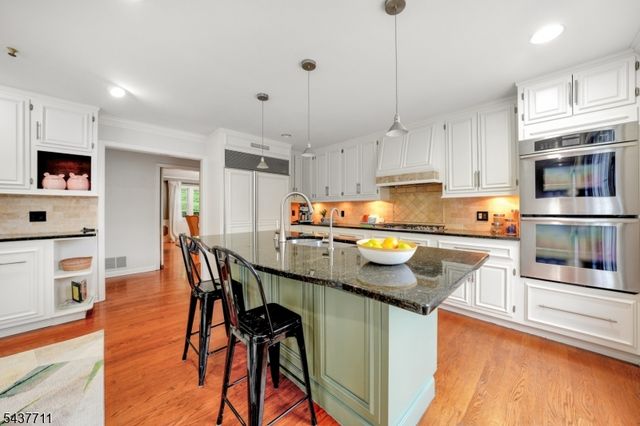18 Kings Hill Ct, Summit City, NJ 07901