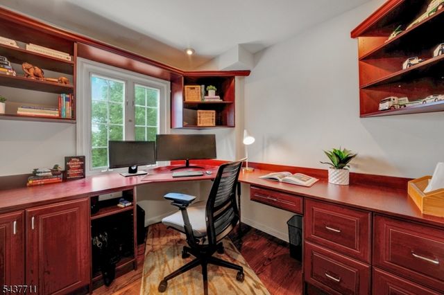 18 Kings Hill Ct, Summit City, NJ 07901