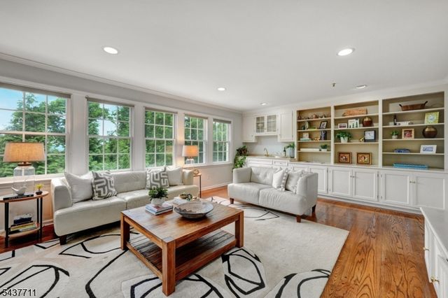 18 Kings Hill Ct, Summit City, NJ 07901