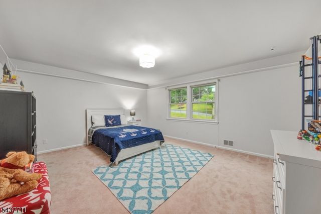 18 Kings Hill Ct, Summit City, NJ 07901