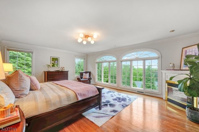 18 Kings Hill Ct, Summit City, NJ 07901