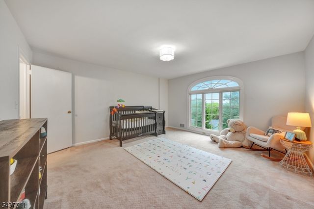 18 Kings Hill Ct, Summit City, NJ 07901